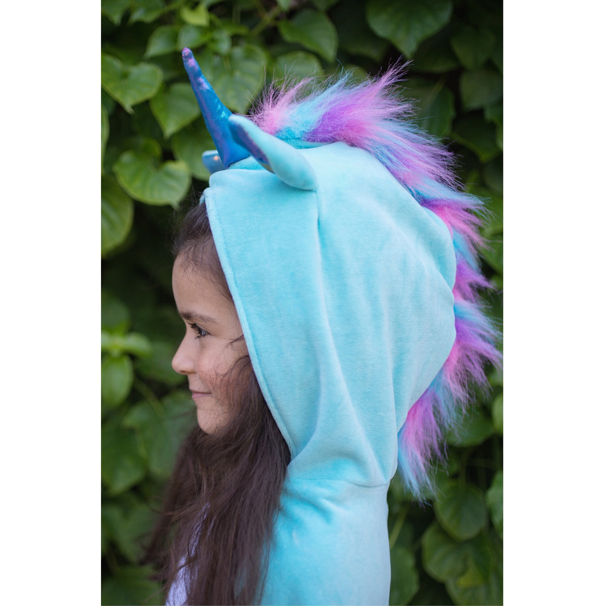 Dieser wendbare Einhorn-Drachen-Umhang ist der ultimative Fantasy-Umhang! Bold hellen Farben der wunderschönen aqua blau, lila und rosa, mit glänzenden Metallics und Regenbogen-Effekte dieser Umhang ist ein Gewinner! 